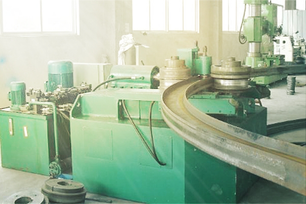 講解型材彎曲機在彎曲操作時的注意點